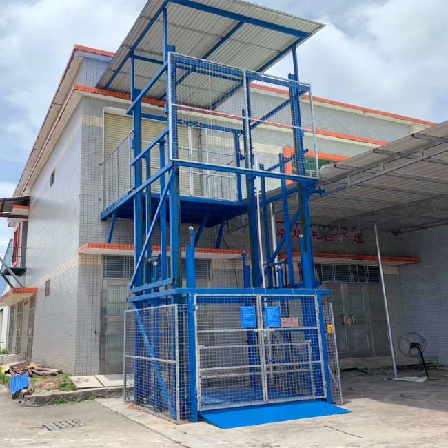 松溪建材厂室外升降货梯安装